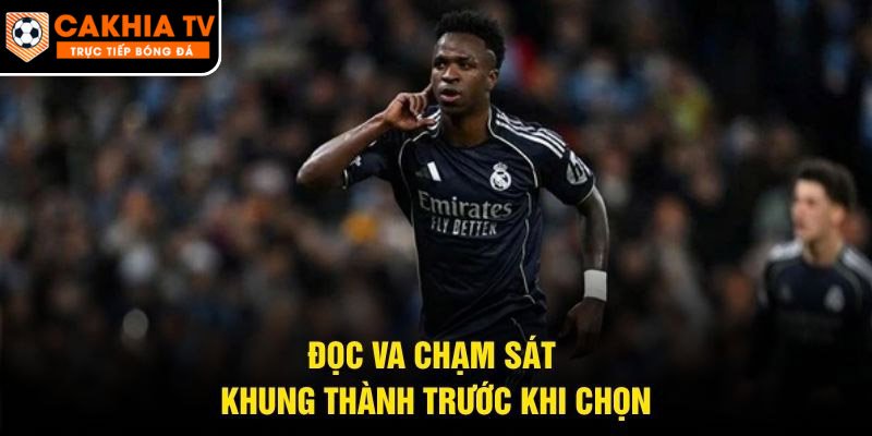 Đọc va chạm sát khung thành trước khi chọn